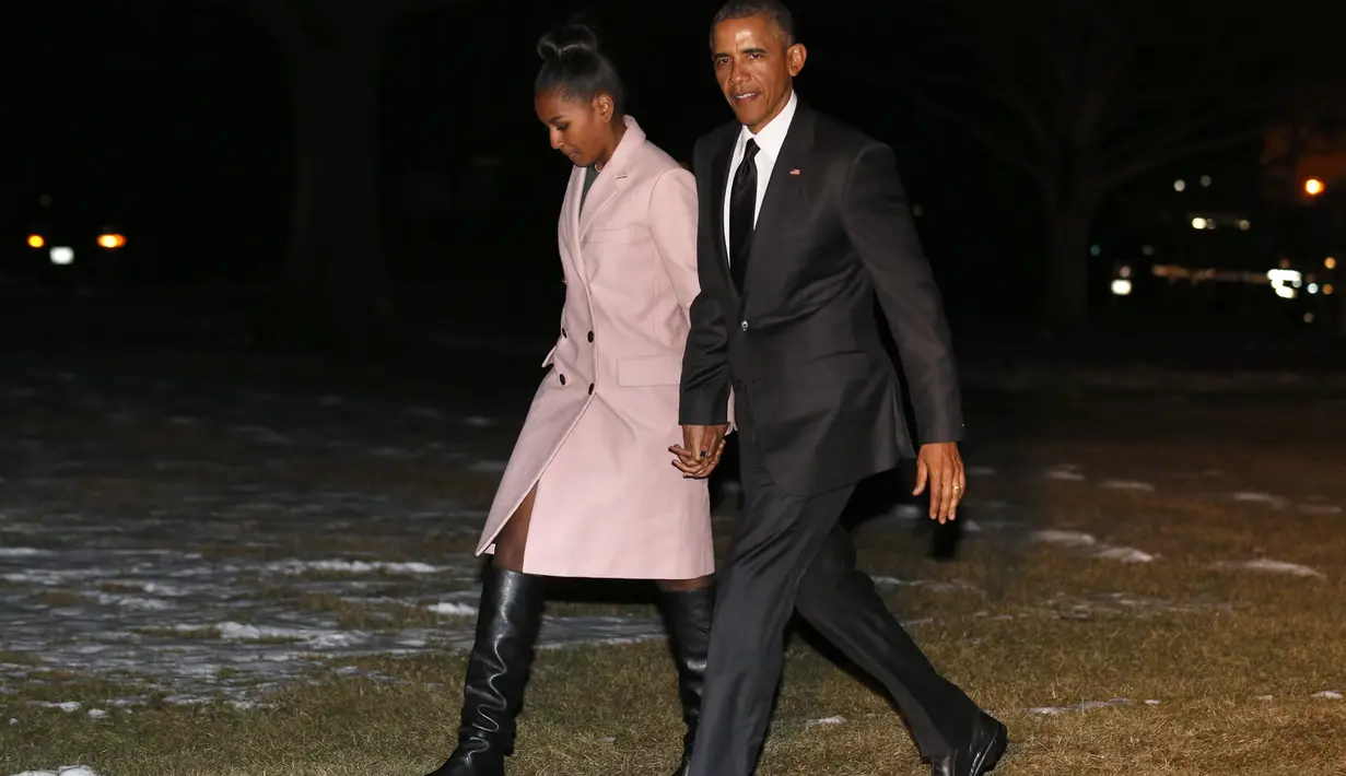 Tak hanya itu saja, di usia muda Sasha mulai mencari pekerjaan secara paruh waktu atau part time. Sasha baru-baru ini bekerja di rumah makan Seafood Nancy, AS. (AFP/Bintang.com)