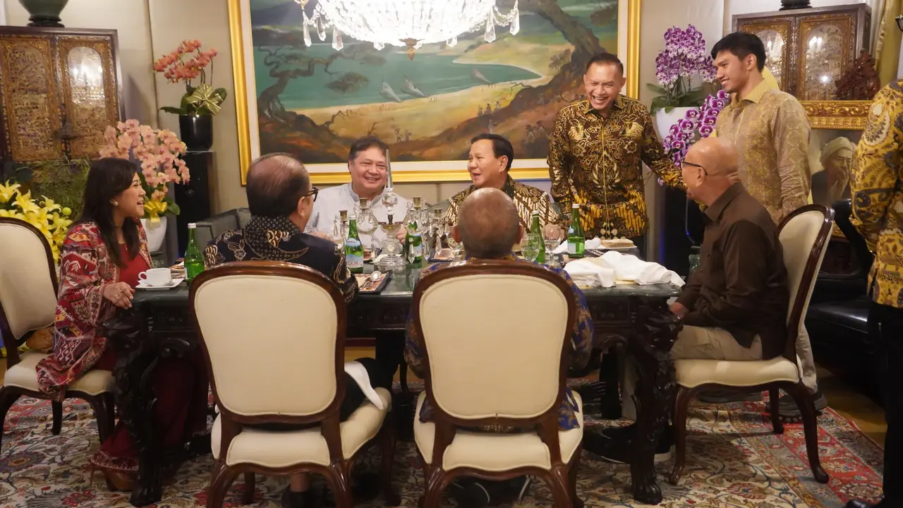 Presiden Terpilih Pemilu 2024 Prabowo Subianto menghadiri open house yang digelar di rumah dinas Airlangga Hartarto di Komplek Widya Chandra, Jakarta Selatan, Kamis (11/4/2024) malam (Istimewa)