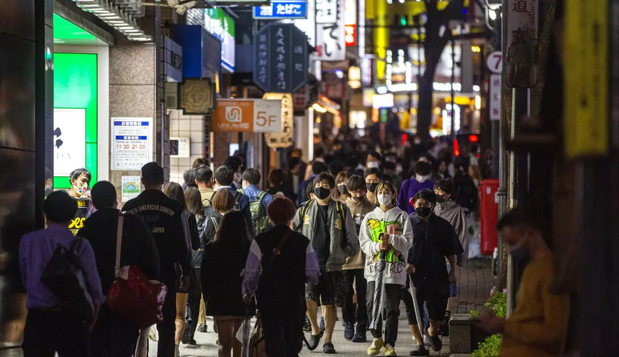 Tokyo (1/10/2021). Negara ini telah mulai secara bertahap melonggarkan langkah-langkah virus untuk membantu meremajakan ekonomi yang dilanda pandemi ketika infeksi melambat. (AP Photo/Kiichiro Sato)