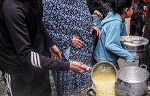 FOTO: Melihat Dapur Umum di Rafah Gaza Selatan Tempat Anak-Anak dan Pengungsi Palestina Menunggu Makanan untuk Buka Puasa