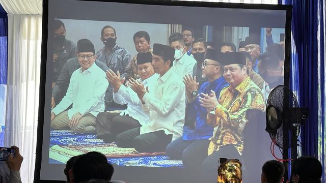 Presiden Jokowi bersama Ketua Umum Gerindra Prabowo Subianto, Ketua Umum PKB Muhaimin Iskandar, Ketua Umum PAN Zulkifli Hasan, dan Ketua Umum Partai Golkar Airlangga Hartarto di Kantor DPP PAN, Jakarta Selatan, Minggu (2/4/2023).