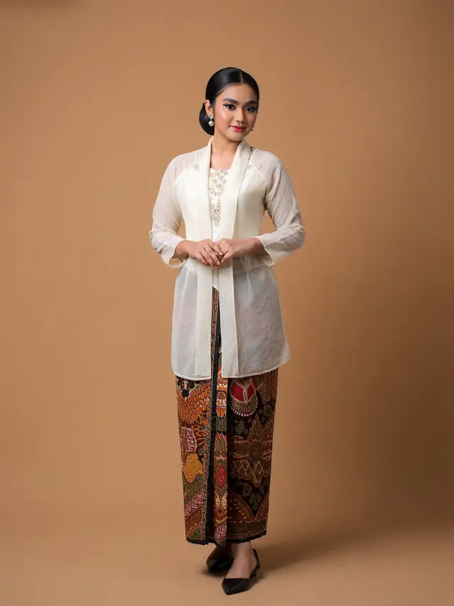 Model Baju Pesta Atasan Polos Bawahan Batik