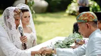 Pernikahan Raisa Andriana dan Hamish Daud di Ayana Midplaza Jakarta pada Minggu (3/9/2017). Sumber foto: Bridestory.com.