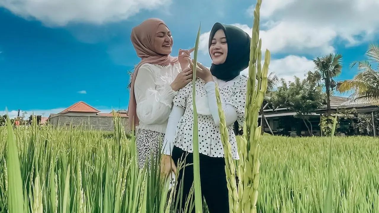 Lihat Kembali Momen Kedekatan Putri Delina dan Nathalie Holscher