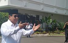 VIDEO: Prabowo Kocak Ditanya Kabar Usai Operasi Kaki, Pamer Kuda-Kuda Silat Langsung Lari