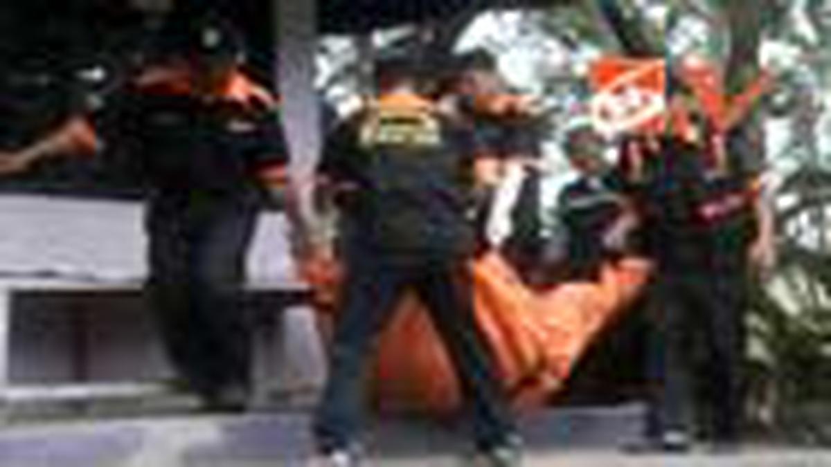 Mayat Terapung di Muara Asamasam, Petugas Langsung Tiba Di Lokasi