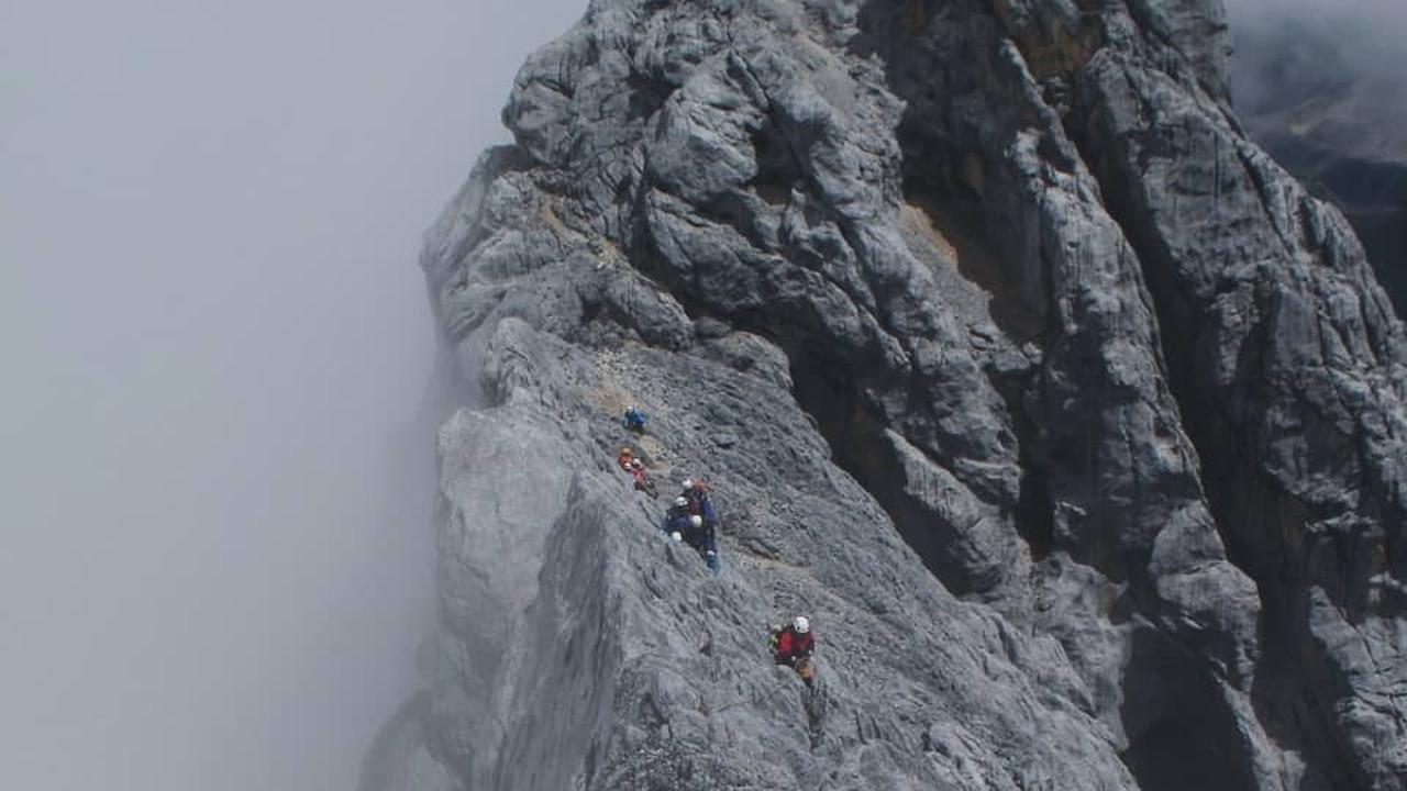 Jadi Gunung Tertinggi Berselimut Salju di Indonesia, Ini Fakta-Fakta Puncak Carstensz Pyramid Papua