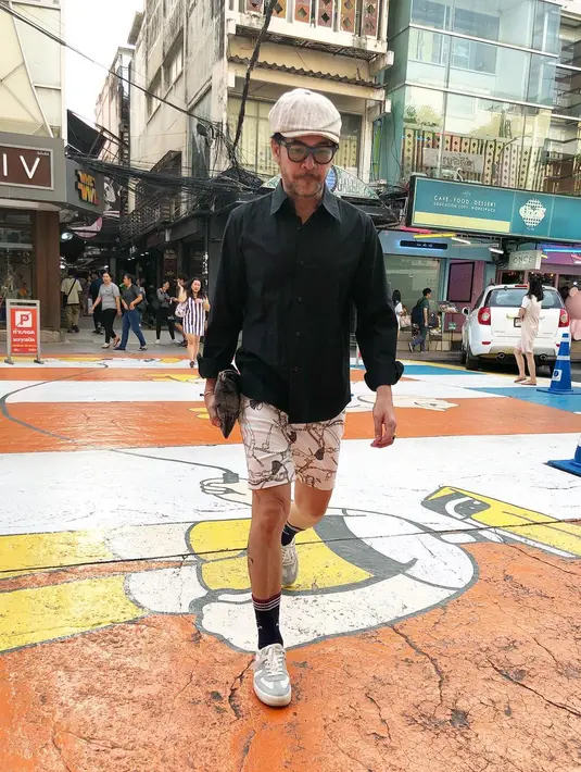 "Kalau bicara puas, menurut saya, dia lebih hebat dari saya karena sekarang kan dia umur 22. Saya umur 22 belum ngapa-ngapain. Masih nonton Om Roy Marten hehehe," ujarnya.  (Instagram/ferrysal1m)