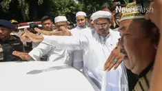 Penyidik Ditreskrimum Polda Jawa Barat menetapkan pimpinan Front Pembela Islam (FPI) Rizieq Shihab sebagai tersangka dalam dugaan penodaan Pancasila dan pencemaran nama baik.