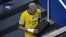 America Conmebol 2021 melawan Peru di Stadion Nilton Santos di Rio de Janeiro, Brasil, Selasa (6/7/2021). Neymar meraih penghargaan setelah tampil gemilang dengan mengirim umpan menjadi gol ke gawang Peru. (AFP/Douglas Magno)