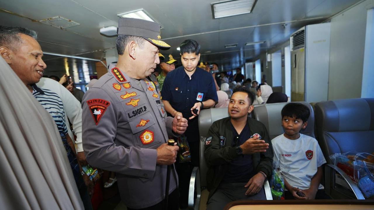 Tinjau Arus Mudik di Pelabuhan Merak Jelang Lebaran 2026, Kapolri Pastikan Beri Pelayanan Maksimal