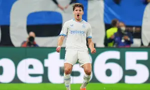 Christos Tzolis merayakan golnya di laga Atalanta vs Club Brugge di matchday 2 league phase Liga Champions 2025/2026 di Gewiss Stadium, Selasa (30/09/2025). (Spada/LaPresse via AP)
