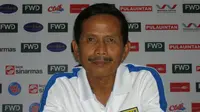 Pelatih Persib, Djadjang Nurdjaman, saat konferensi pers di Hotel Century, Jakarta, Sabtu (17/10/2015). (Bola.com/Arief Bagus)