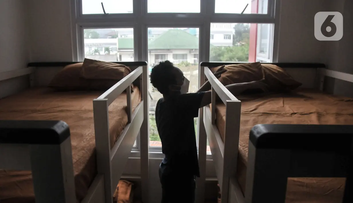 Setiap kamar juga dilengkapi Meja makan, Lemari pakaian, Tempat tidur, Kompor gas dan tabung gas 3 kg, serta Perangkat makan. (merdeka.com/Iqbal S Nugroho)