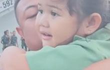 Tingkah Gemas Anak TNI Pakai Baju Persit, Awalnya Ceria lalu Nangis saat Tahu akan Ditinggal Ayahnya Tugas