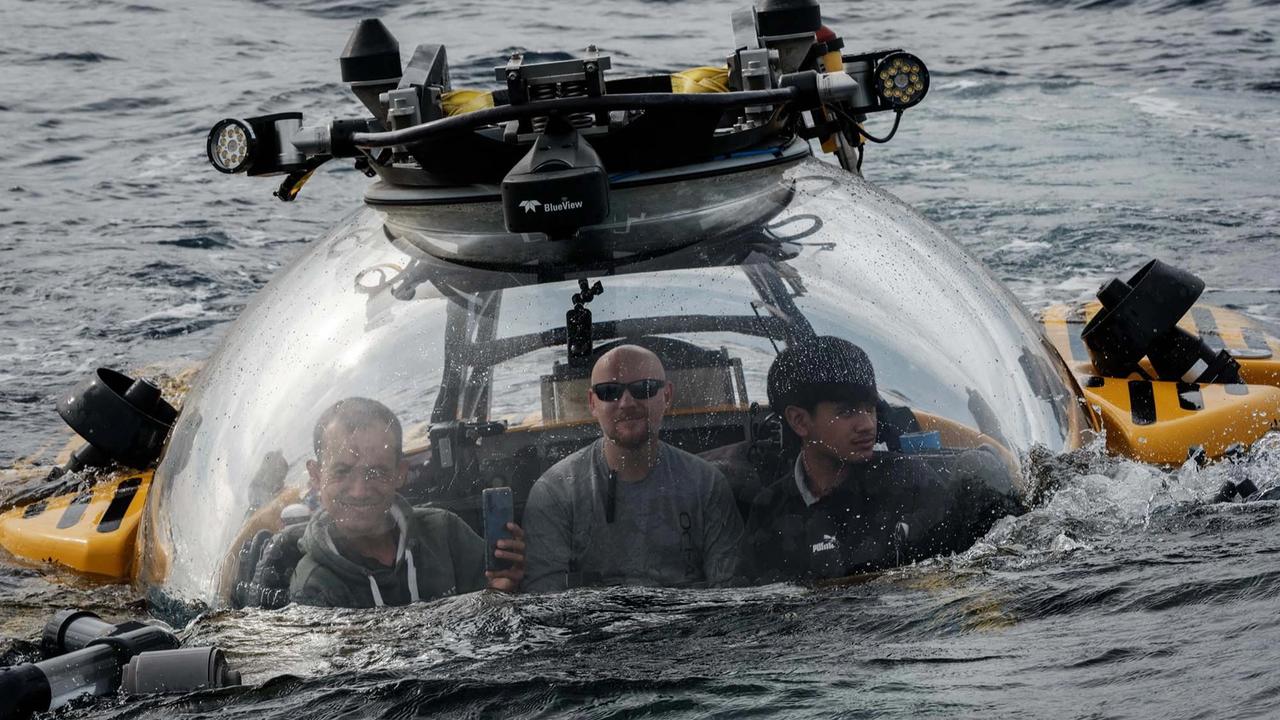 FOTO: Berburu Kehidupan Laut Dalam Sulawesi dengan Kapal Selam