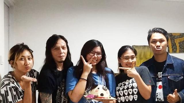 Beda Usia 16 Tahun, Ini 6 Potret Ovy /Rif dan Istri