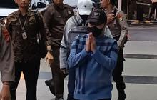 Pakai Masker dan Topi Hitam, Begini Penampakan Pj Wali Kota Pekanbaru Saat Digiring ke Gedung KPK