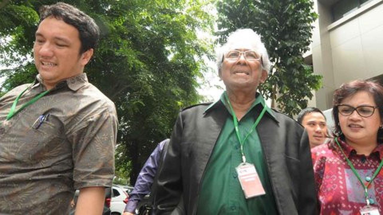 Aksi Adnan Buyung yang bikin gerah semua presiden