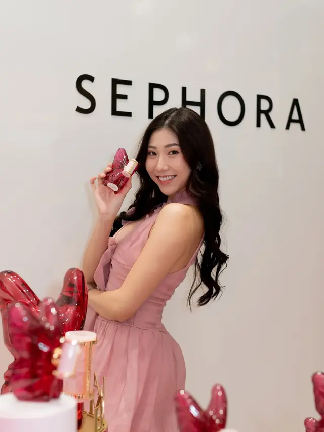 Parfum Berbentuk Kupu-Kupu Ikonis Carolina Herrera La Bomba Resmi Hadir di Indonesia