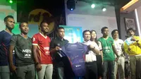 Persita Tangerang mendapat sponsor baru di Liga 2 musim ini. Tim berjuluk Pendekar Cisadane itu baru saja menjalin kerjasama dengan SOS Children's Villages (Liputan6.com/Luthfie)