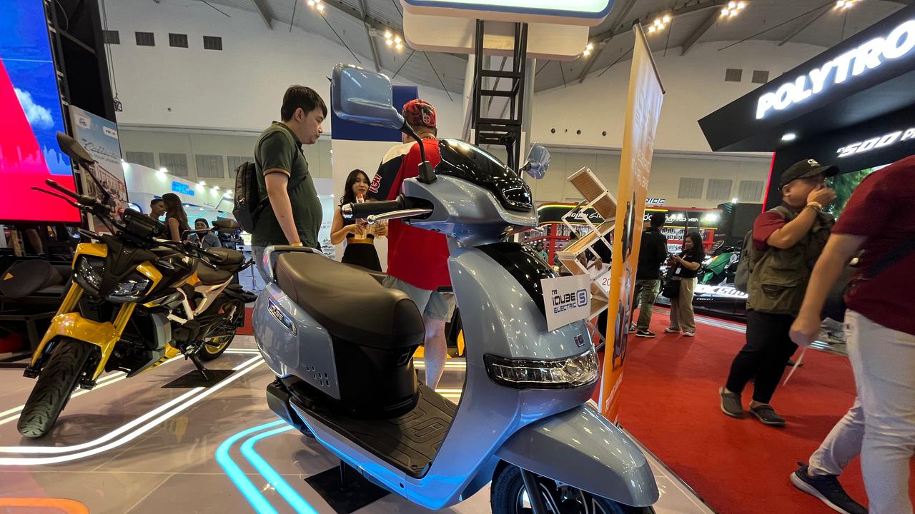 TVS Pamerkan Motor Listrik iQube di IMOS 2024, Jarak Tembuh Tembus 100km