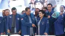 Ketua Umum Partai Demokrat, Susilo Bambang Yudhoyono bersama Ani Yudhoyono  menghadiri acara penutupan Pembekalan Caleg DPR RI Partai Demokrat di Jakarta, Minggu (11/11). (Liputan6.com/Herman Zakharia)