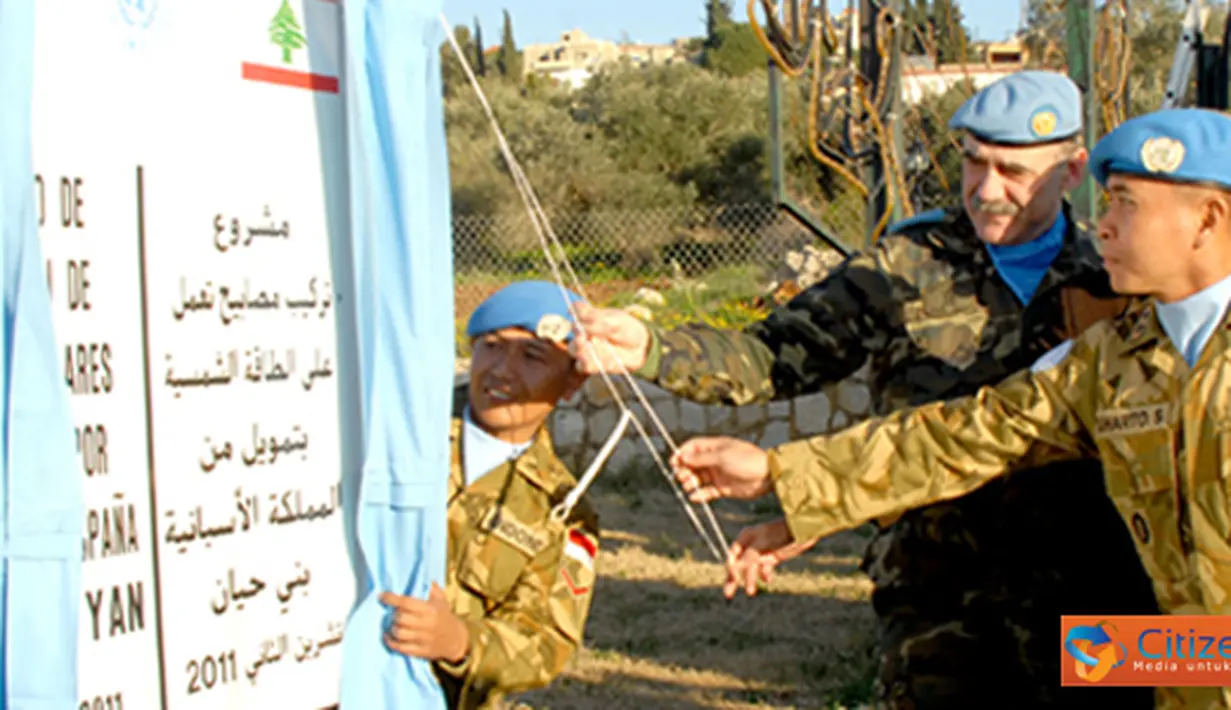 Citizen6, Lebanon Selatan: Peresmian ditandai dengan pembukaan selubung papan proyek oleh Komandan Sektor Unifil, Komandan Indobatt, Mayor Bani Hayyan Yehya Jaber serta Moktar Bani Hayyan Salam Jaber. (Pengirim: Badarudin Bakri)