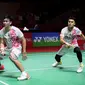 Pebulutangkis ganda putra Indonesia, Leo Rolly Carnando/Daniel Marthin bertanding melawan pebulutangkis ganda putra Indonesia, Mohammad Ahsan/Hendra Setiawan pada laga 16 besar Indonesia Masters 2023 di Istora Senayan, Jakarta, Kamis (26/01/2023). Leo Rolly Carnando/Daniel Marthin menang dua game langsung 21-14, 21-17. (Bola.com/Bagaskara Lazuardi)