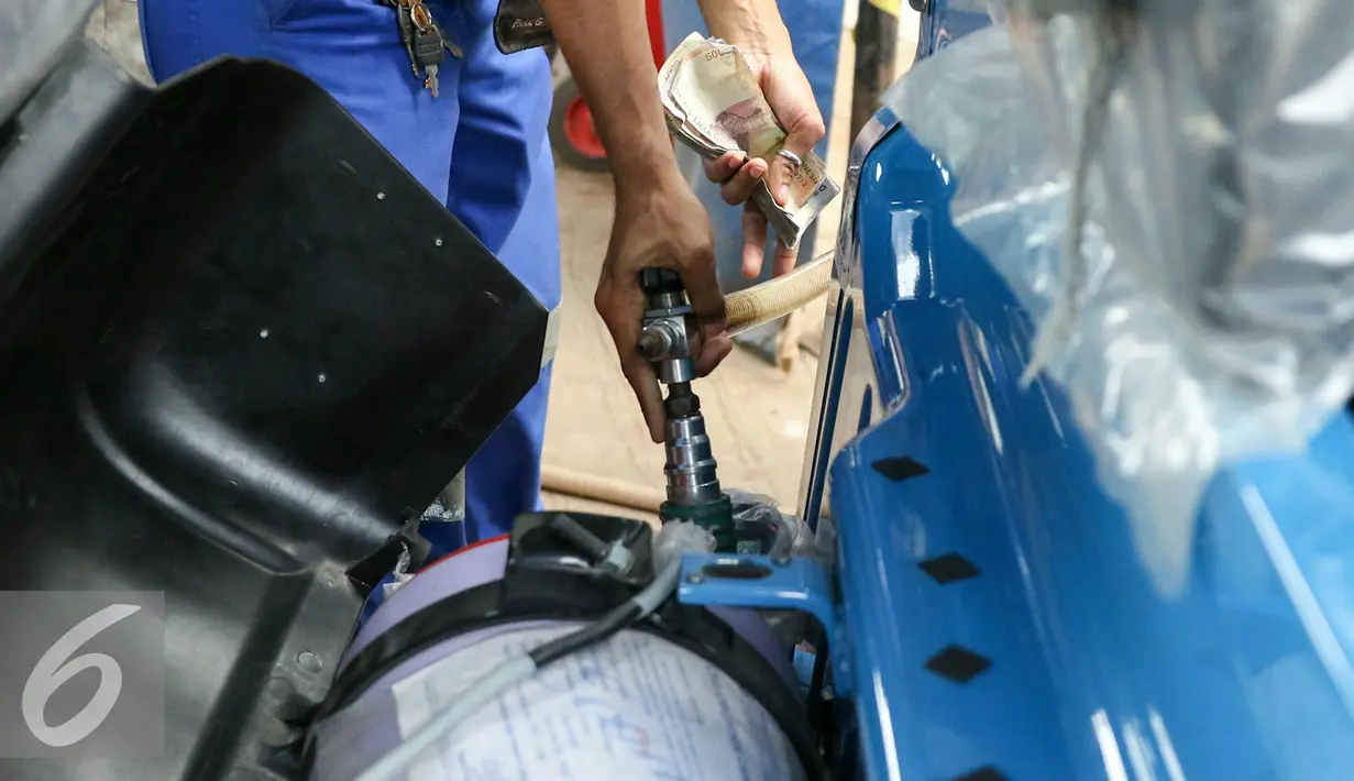 Sementara untuk penggunaan bahan bakar gas (BBG) di Jakarta masih cukup minim, Jakarta, Selasa (16/2/2016). Bahkan dari stok 482.000 liter setara premium (Lsp) per hari, hanya baru digunakan rata-rata 213.000 Lsp. (Liputan6.com/Yoppy Renato)