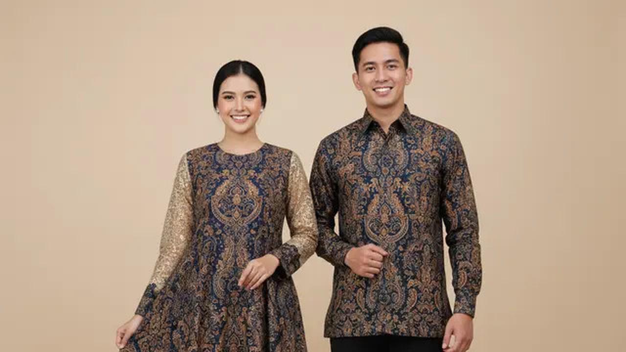 7 Model Gamis Batik Couple Brokat Elegan Keluarga Besar, Tampil Serasi dan Mewah