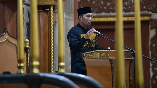 Potret Kebersamaan Ridwan Kamil dan Anies Baswedan di Masjid Agung Sumedang