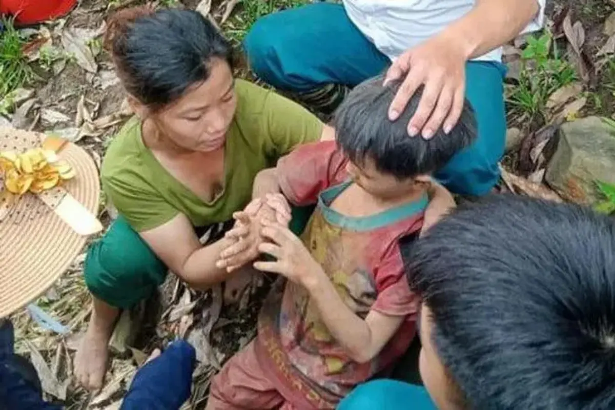 Dang Tien Lam ditemukan oleh penduduk setempat yang mendengar tangisan seorang anak yang datang dari hutan. (Vietnam State Media)