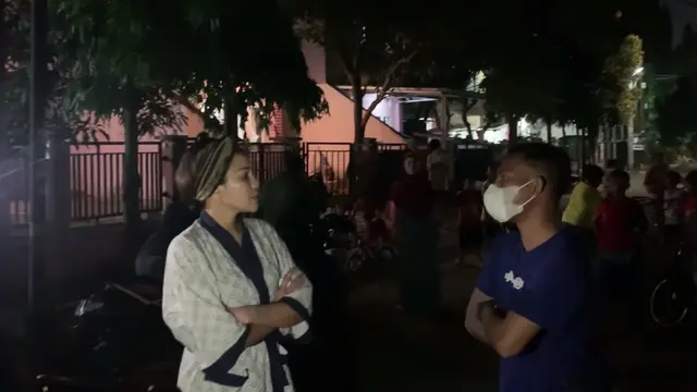 Tangkapan layar Nikita Mirzani melabrak terduga pengintai rumahnya. (Foto: Dok. Instagram @nikitamirzanimawardi_172)