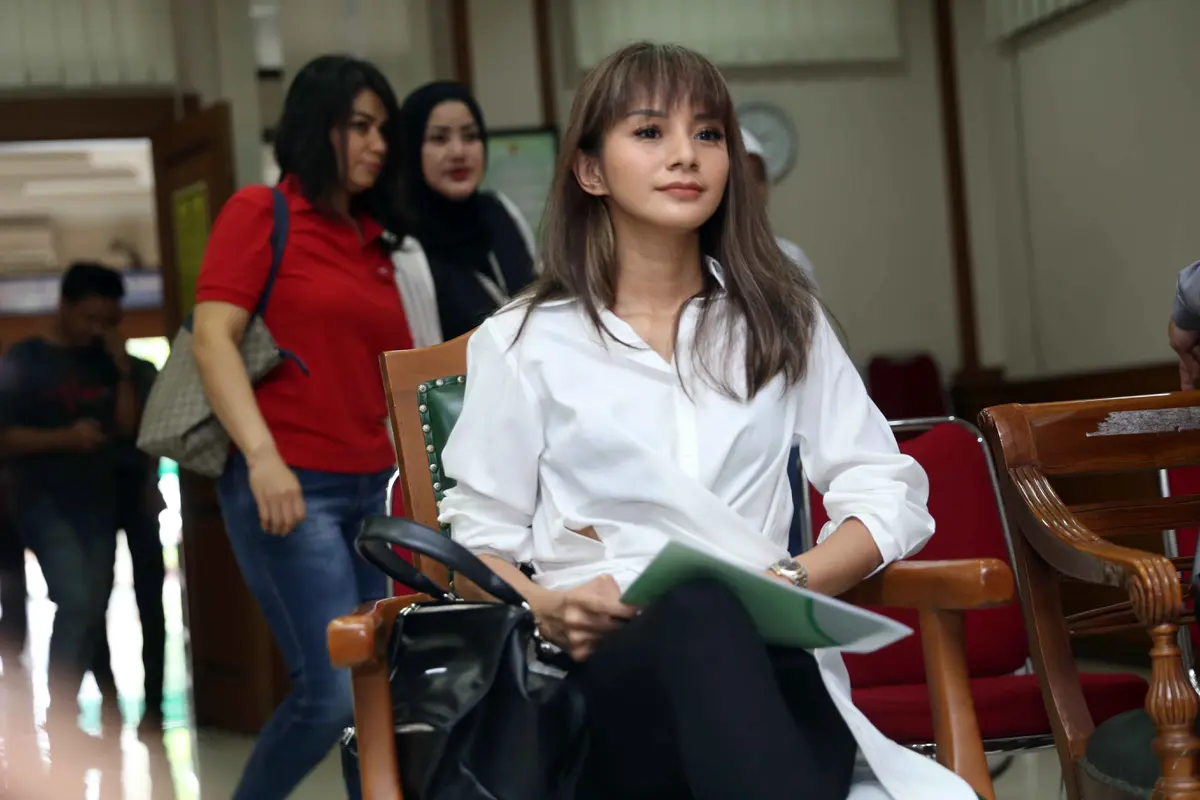 [Bintang] Sidang Cerai Kirana Larasati