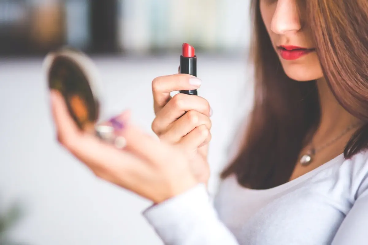 Ingin Jadi Pacar yang Sempurna? Buang Semua 'Make Up'mu!