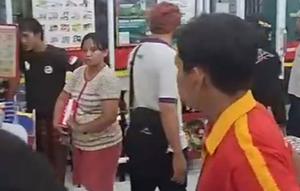 Tangkapan layar video keributan di Alfamart Semarang. (Liputan6.com/ Dok Warga)