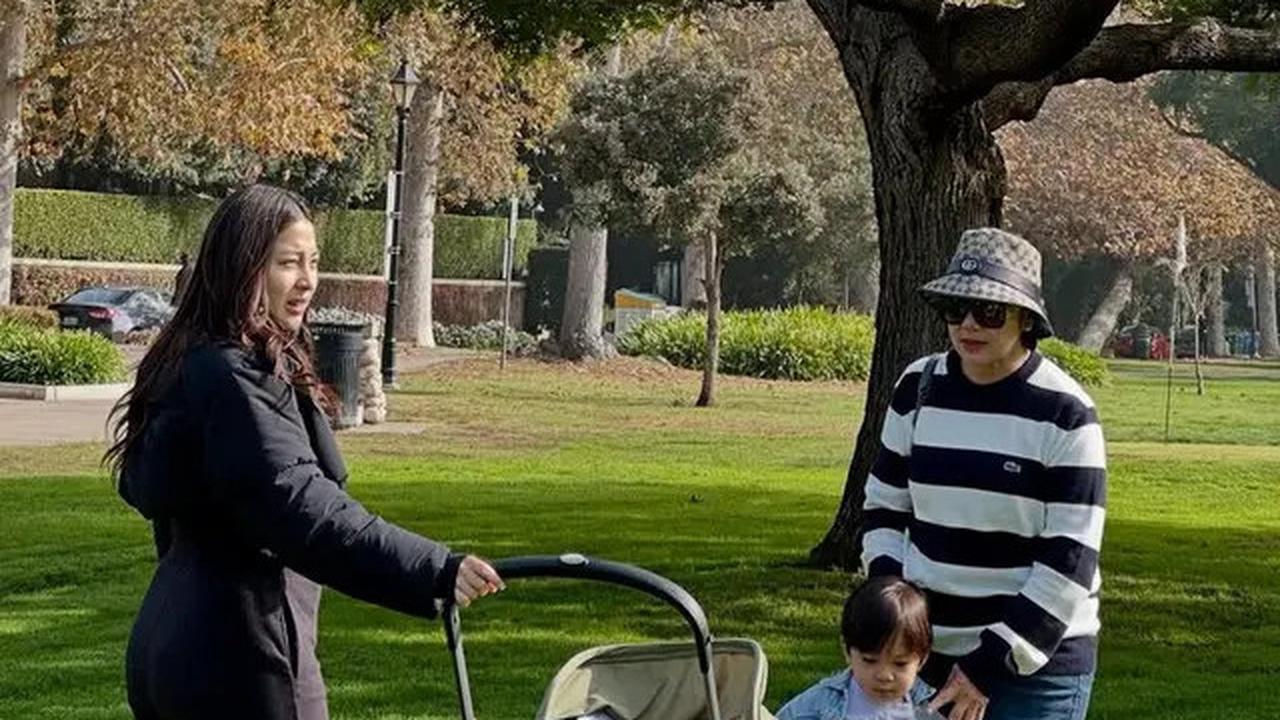 Perut Ramping Nikita Willy yang Baru 2 Minggu Melahirkan Jadi Sorotan