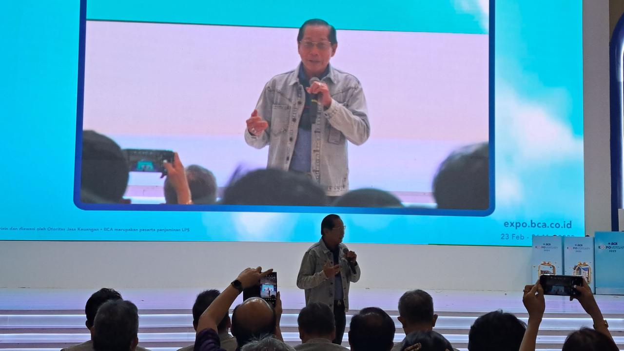 Presiden Direktur BCA Jahja Setiaatmadja dalam opening BCA Expoversary 2023 di ICE BSD, Kabupaten Tangerang, Kamis (23/2/2023).