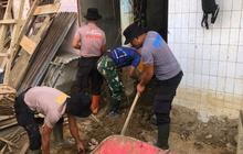 Polda Sumut Gencarkan Pembersihan Rumah Warga Terdampak Banjir dan Longsor di Tapsel