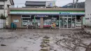 Sementara itu, sedikitnya enam orang masih dinyatakan hilang. (Yuichi YAMAZAKI/AFP