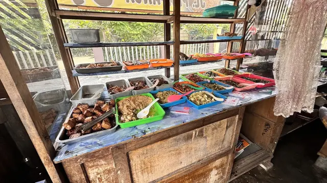 Rekomendasi Tempat Makan Nasi Rames di Jogja