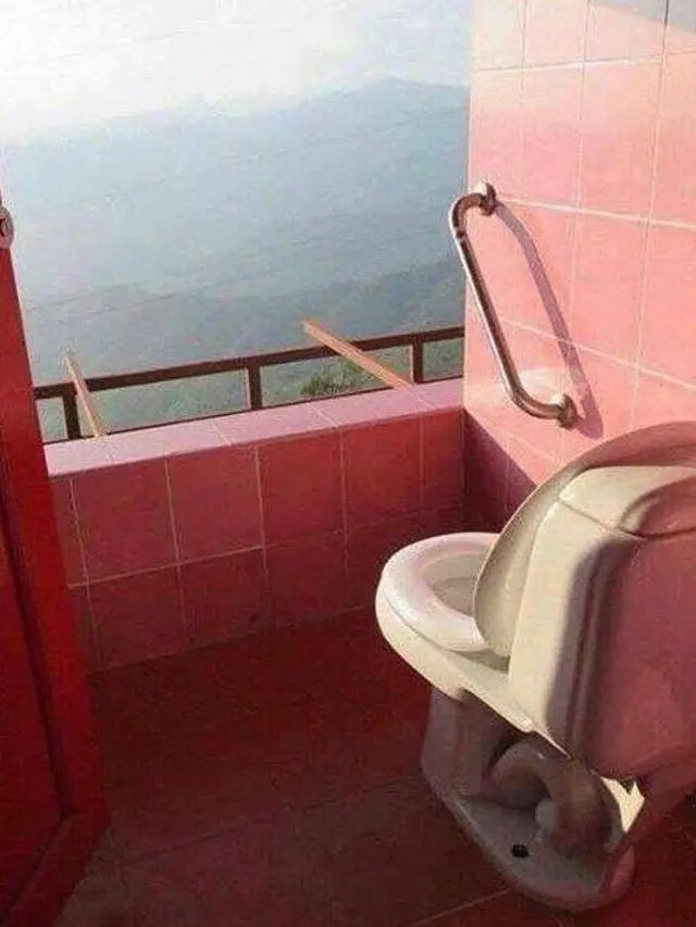 Tawarkan Pemandangan yang Indah, 7 Toilet Berikut Ini Malah Bikin Mikir Dua Kali Untuk Pakai. (Sumber: brightside.me)
