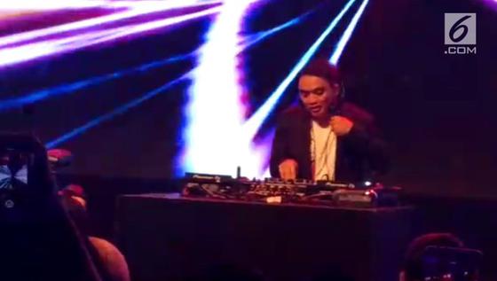 VIDEO: Penampilan Dipha Barus Tutup XYZ Day 2018