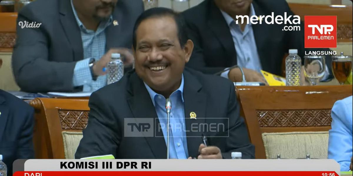 Satu Ruangan DPR Tepuk Tangan, Pensiunan Pati Polri 'Colek' Bintang Tiga Buat Promosikan Brigjen