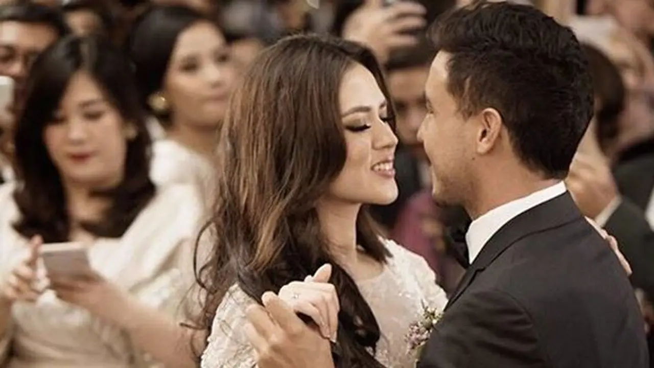 Raisa-Hamish resmi menikah kemarin/copyright: Bridetory.com/David Salim Photography