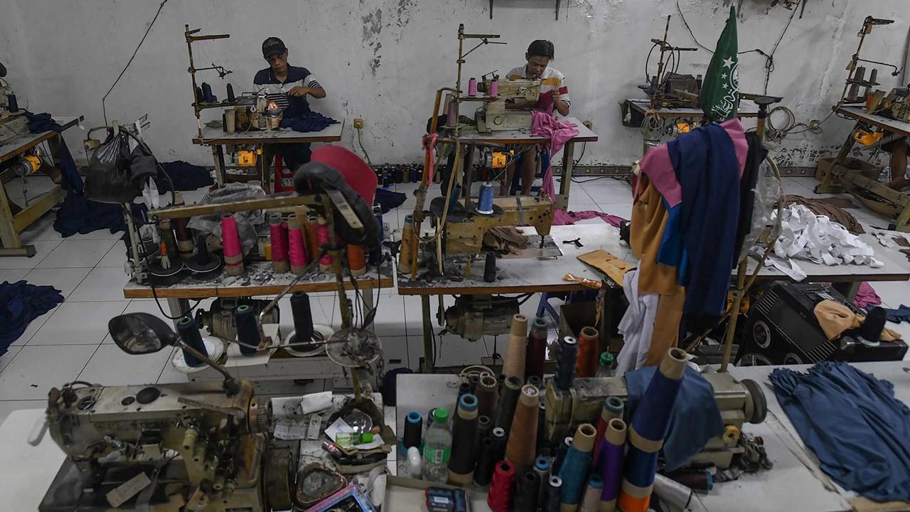 FOTO: Nasib Industri Konfeksi Lokal Produksi Anjlok Jelang Lebaran, Ini Penyebabnya!