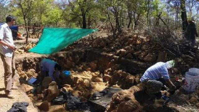 Tim ilmuwan dari Colorado State University yang dipimpin oleh arkeolog Chris Fisher melakukan penggalian di Angamuco (supplied, Colorado State University)