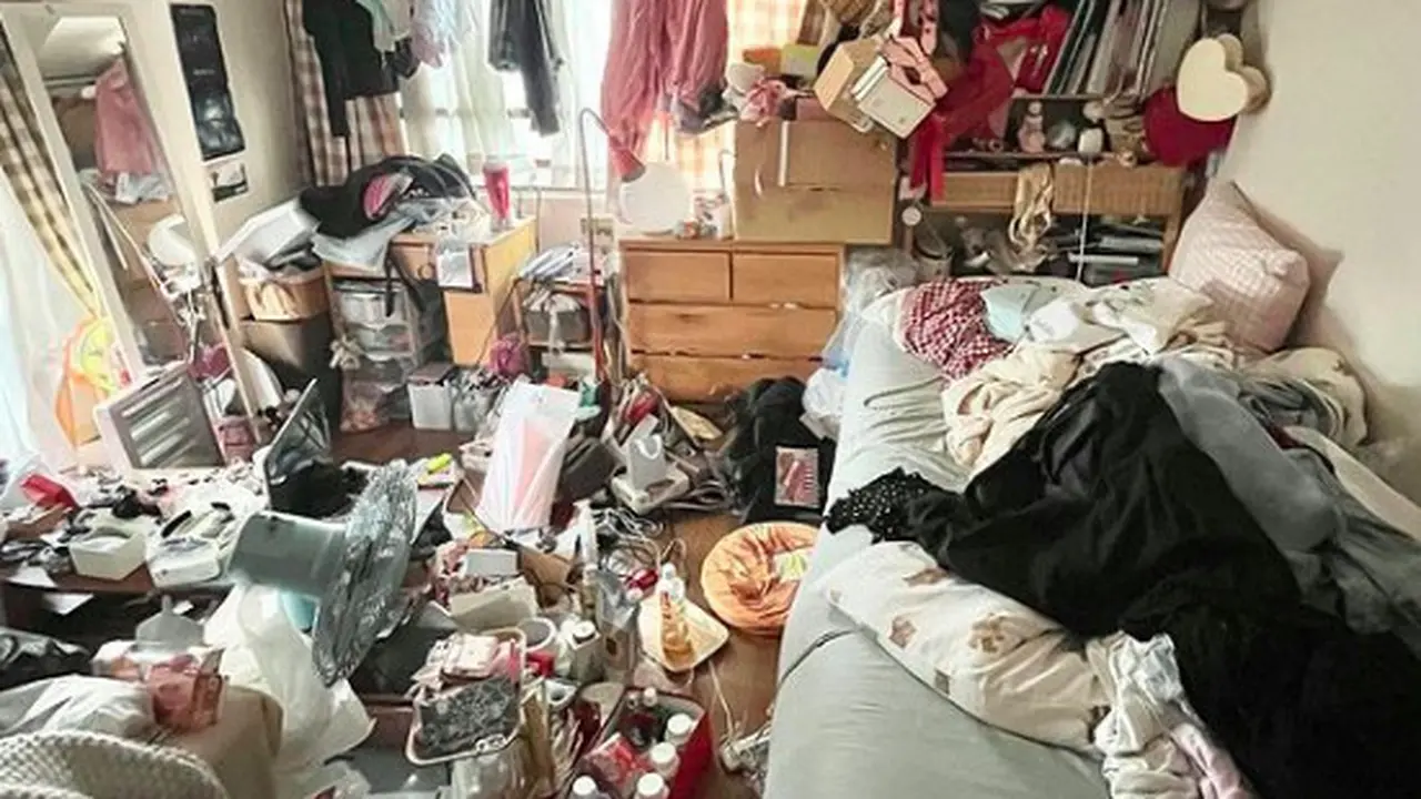 kamar berantakan