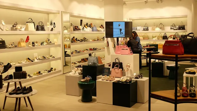 Serunya Berbelanja dan Berbagi Bersama Brand Sepatu Ini